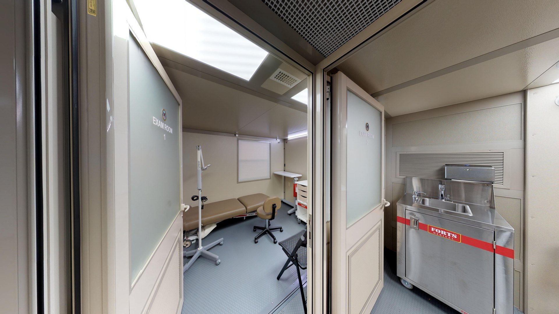 Actual clinic examination-room entrance and partition arrangement